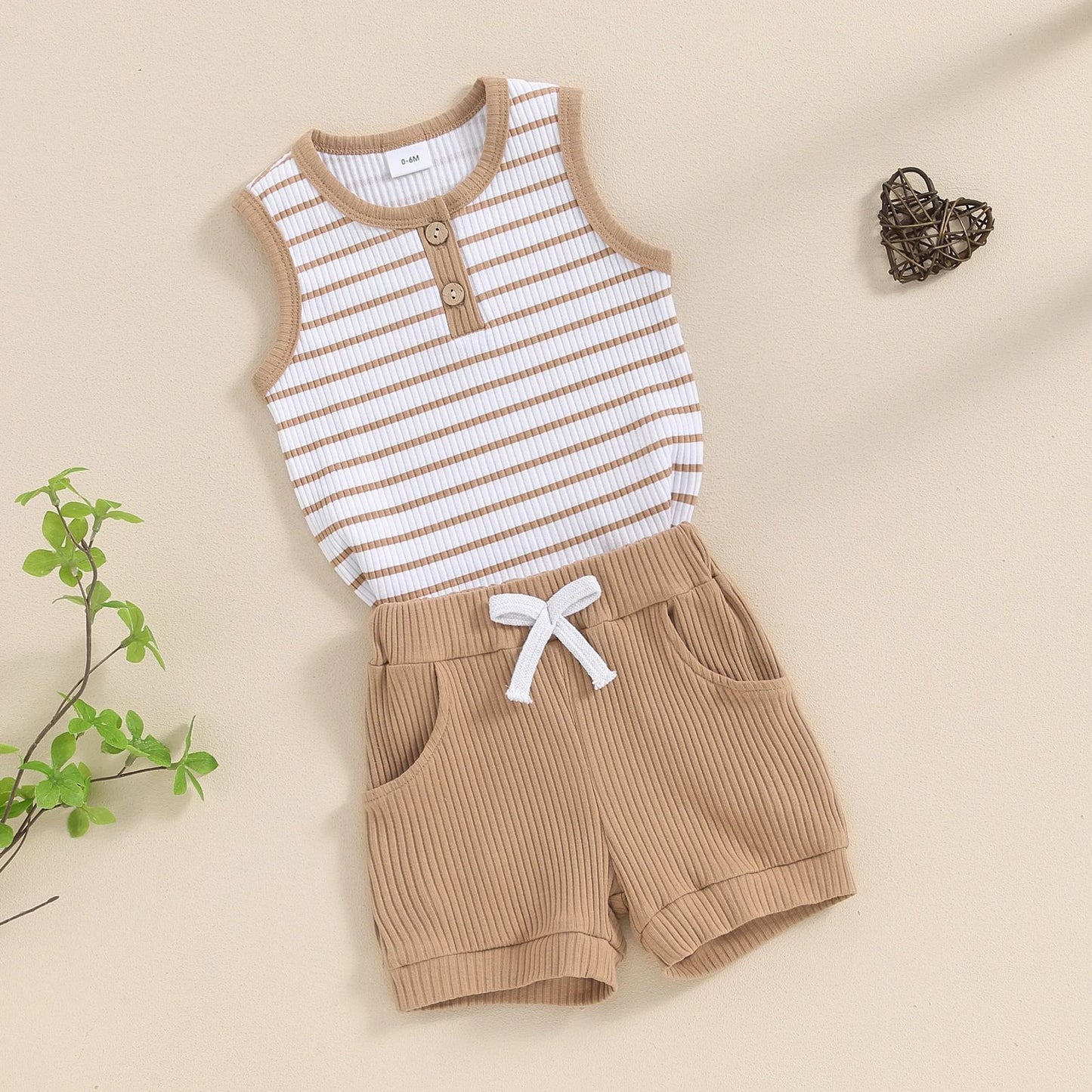 Boys' Fashion Round Neck Top Sports Shorts Suit