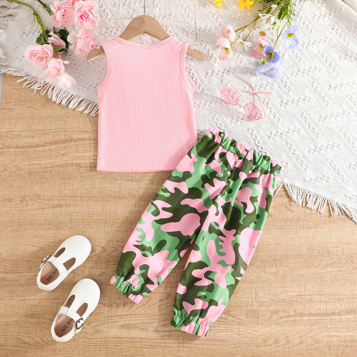 Girls' Letter Print Solid Color Sleeveless Top Camouflage Trousers 2pc Set